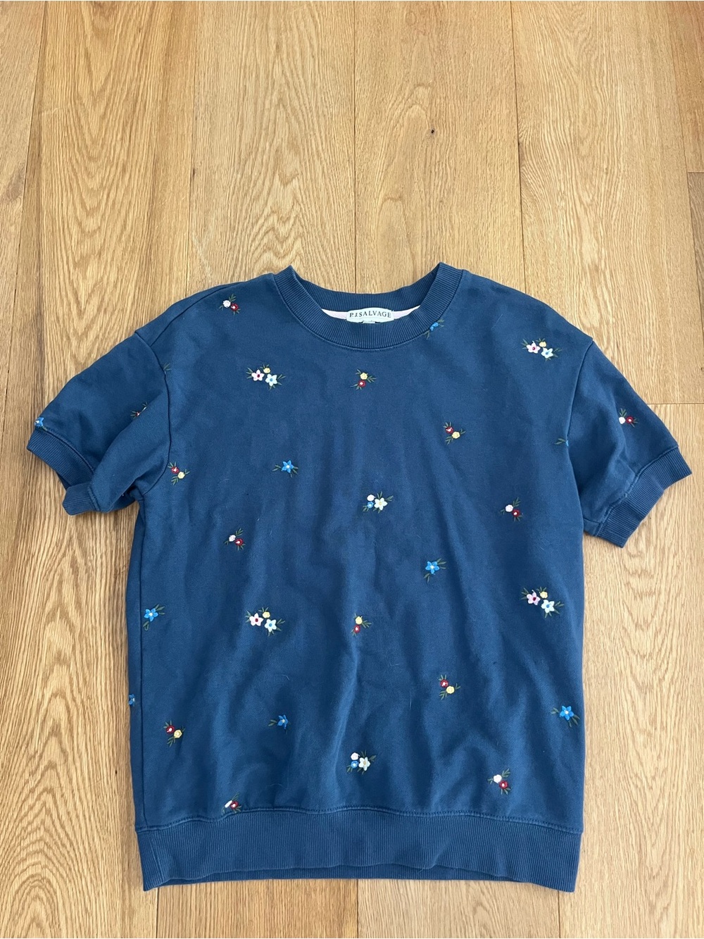 Blue Short Sleeve Sweatshirt with Embroidered Flowers